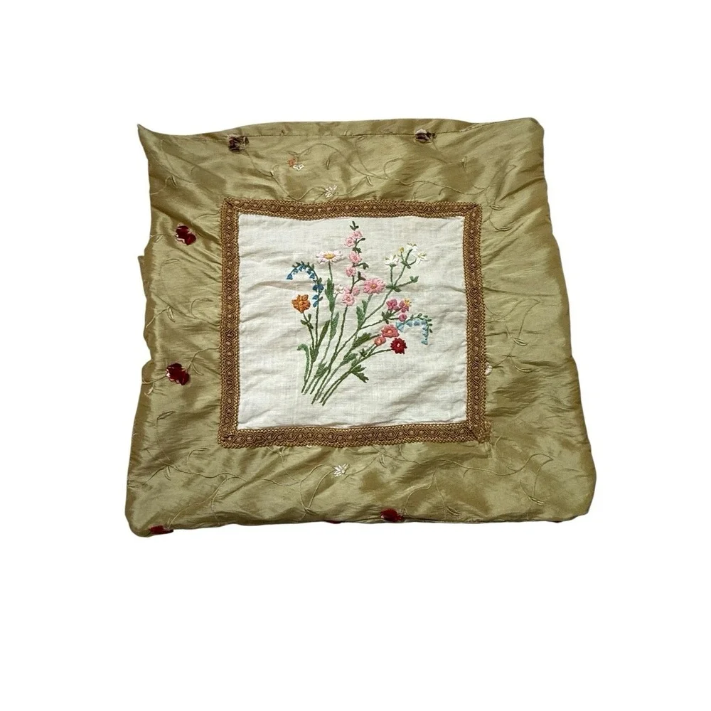 Vintage‎ Embroidered Floral Pillow Covers Pair Taffeta Shabby Cottagecore Garden